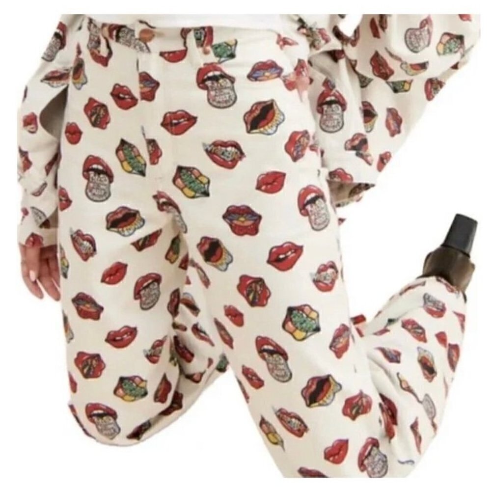 NWT Wrangler Barrel Jeans in Read my Lips print - Picture 2 of 11